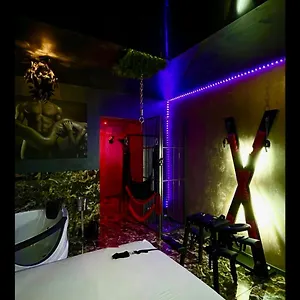 https://love-room.bucharesthotelsnow.com
